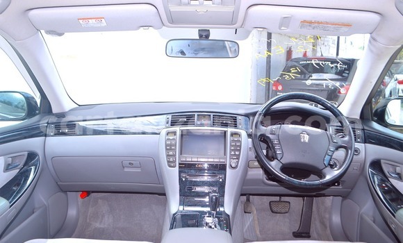 Nunua Imported Toyota Crown Nyeusi Gari ndani ya Mwanza nchini Mwanza Nunua Imported Toyota Crown Nyeusi Gari ndani ya Mwanza nchini Mwanza