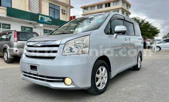 Nunua Imported Toyota Noah Fedha Gari ndani ya Dar es Salaam nchini Dar es Salaam
