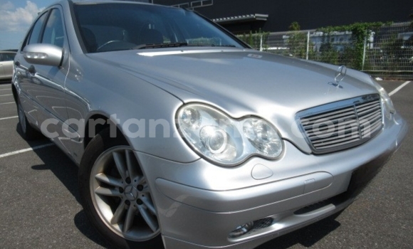 Nunua Imported Mercedes‒Benz C–Class Fedha Gari ndani ya Dar es Salaam nchini Dar es Salaam