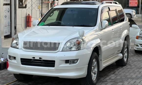 Nunua Ilio tumika Toyota Land Cruiser Prado Nyeupe Gari ndani ya Dar es Salaam nchini Dar es Salaam