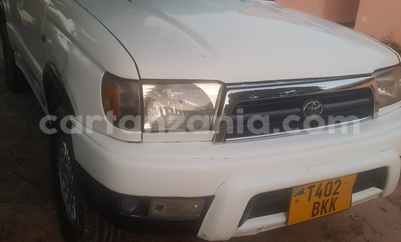 Nunua Ilio tumika Toyota Hilux Surf Nyeupe Gari ndani ya Dar es Salaam nchini Dar es Salaam