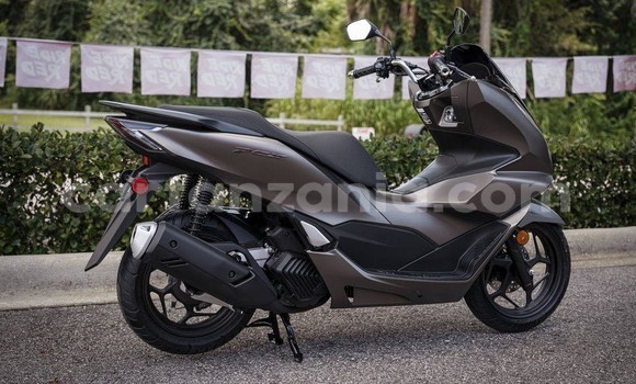 Buy New Honda PCX Silver Bike in Kahama in Shinyanga Buy New Honda PCX Silver Bike in Kahama in Shinyanga