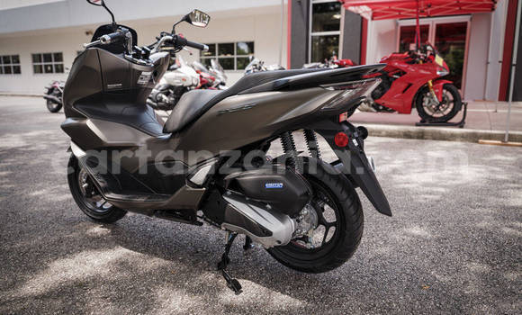 Buy New Honda PCX Silver Bike in Kahama in Shinyanga Buy New Honda PCX Silver Bike in Kahama in Shinyanga