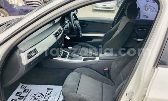 Nunua Imported BMW 3–Series Nyeupe Gari ndani ya Dar es Salaam nchini Dar es Salaam Nunua Imported BMW 3–Series Nyeupe Gari ndani ya Dar es Salaam nchini Dar es Salaam