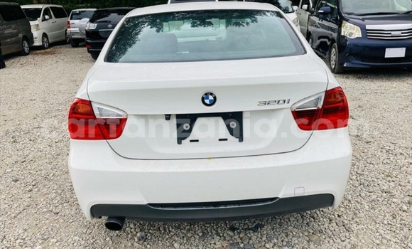 Nunua Imported BMW 3–Series Nyeupe Gari ndani ya Dar es Salaam nchini Dar es Salaam Nunua Imported BMW 3–Series Nyeupe Gari ndani ya Dar es Salaam nchini Dar es Salaam