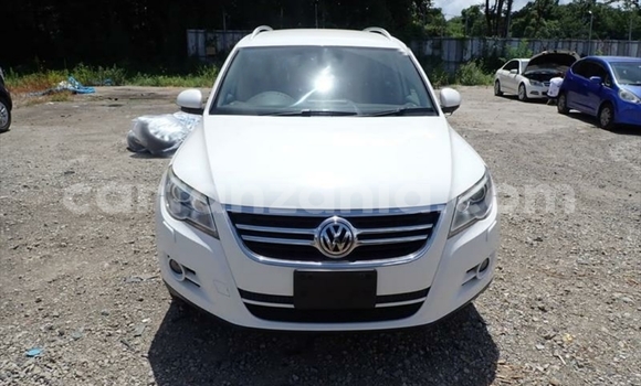 Nunua Imported Volkswagen Tiguan Nyeupe Gari ndani ya Dar es Salaam nchini Dar es Salaam