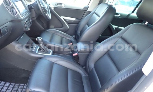 Nunua Imported Volkswagen Tiguan Nyeupe Gari ndani ya Dar es Salaam nchini Dar es Salaam Nunua Imported Volkswagen Tiguan Nyeupe Gari ndani ya Dar es Salaam nchini Dar es Salaam