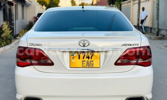 Nunua Ilio tumika Toyota Crown Nyeupe Gari ndani ya Dar es Salaam nchini Dar es Salaam Nunua Ilio tumika Toyota Crown Nyeupe Gari ndani ya Dar es Salaam nchini Dar es Salaam