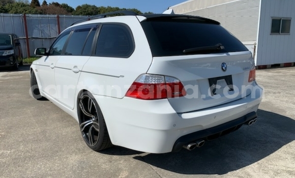 Nunua Imported BMW 5–Series Nyeupe Gari ndani ya Dar es Salaam nchini Dar es Salaam Nunua Imported BMW 5–Series Nyeupe Gari ndani ya Dar es Salaam nchini Dar es Salaam