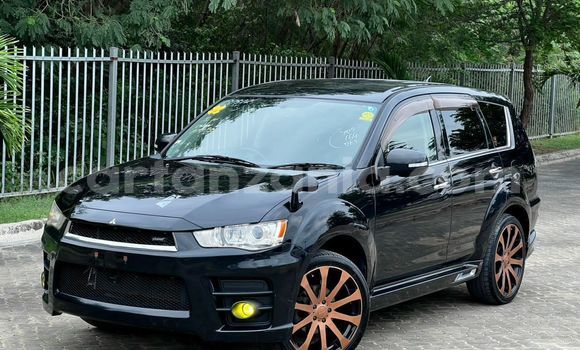 Nunua Imported Mitsubishi Outlander Nyeupe Gari ndani ya Dar es Salaam nchini Dar es Salaam