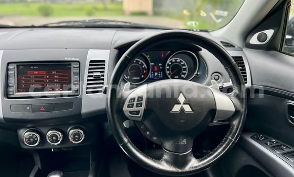 Nunua Imported Mitsubishi Outlander Nyeupe Gari ndani ya Dar es Salaam nchini Dar es Salaam Nunua Imported Mitsubishi Outlander Nyeupe Gari ndani ya Dar es Salaam nchini Dar es Salaam