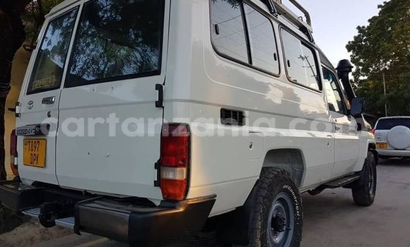 Buy Used Toyota Land Cruiser White Car in Dar es Salaam in Dar es Salaam Buy Used Toyota Land Cruiser White Car in Dar es Salaam in Dar es Salaam