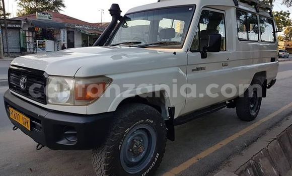 Buy Used Toyota Land Cruiser White Car in Dar es Salaam in Dar es Salaam Buy Used Toyota Land Cruiser White Car in Dar es Salaam in Dar es Salaam