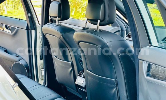 Nunua Imported Mercedes‒Benz C–Class Nyeupe Gari ndani ya Dar es Salaam nchini Dar es Salaam Nunua Imported Mercedes‒Benz C–Class Nyeupe Gari ndani ya Dar es Salaam nchini Dar es Salaam