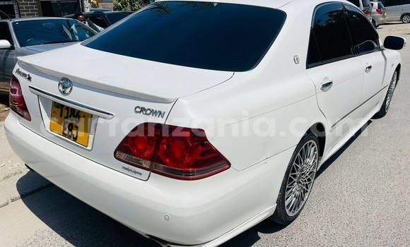 Nunua Ilio tumika Toyota Crown Nyeupe Gari ndani ya Dar es Salaam nchini Dar es Salaam Nunua Ilio tumika Toyota Crown Nyeupe Gari ndani ya Dar es Salaam nchini Dar es Salaam