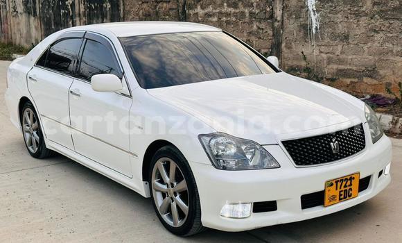 Buy Used Toyota Crown White Car in Dar es Salaam in Dar es Salaam Buy Used Toyota Crown White Car in Dar es Salaam in Dar es Salaam
