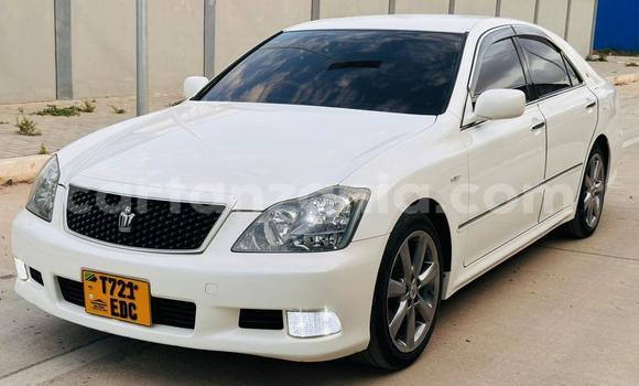 Buy Used Toyota Crown White Car in Dar es Salaam in Dar es Salaam Buy Used Toyota Crown White Car in Dar es Salaam in Dar es Salaam
