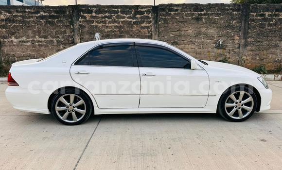 Buy Used Toyota Crown White Car in Dar es Salaam in Dar es Salaam Buy Used Toyota Crown White Car in Dar es Salaam in Dar es Salaam