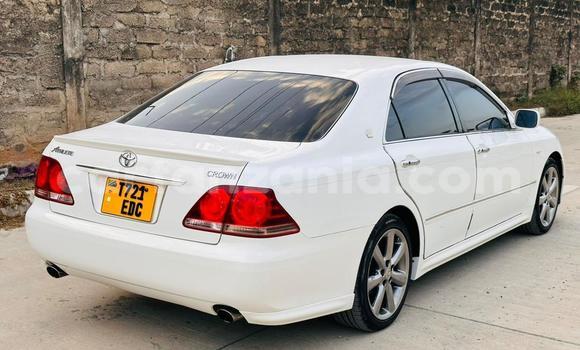Buy Used Toyota Crown White Car in Dar es Salaam in Dar es Salaam Buy Used Toyota Crown White Car in Dar es Salaam in Dar es Salaam