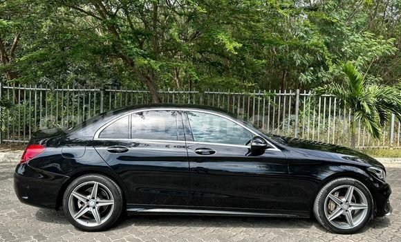 Nunua Imported Mercedes‒Benz C–Class Nyeusi Gari ndani ya Dar es Salaam nchini Dar es Salaam Nunua Imported Mercedes‒Benz C–Class Nyeusi Gari ndani ya Dar es Salaam nchini Dar es Salaam