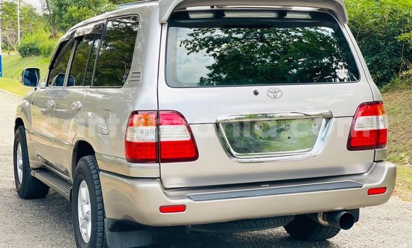 Nunua Imported Toyota Land Cruiser Fedha Gari ndani ya Dar es Salaam nchini Dar es Salaam Nunua Imported Toyota Land Cruiser Fedha Gari ndani ya Dar es Salaam nchini Dar es Salaam