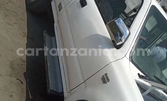 Buy Used Toyota Hilux White Car in Dodoma in Dodoma