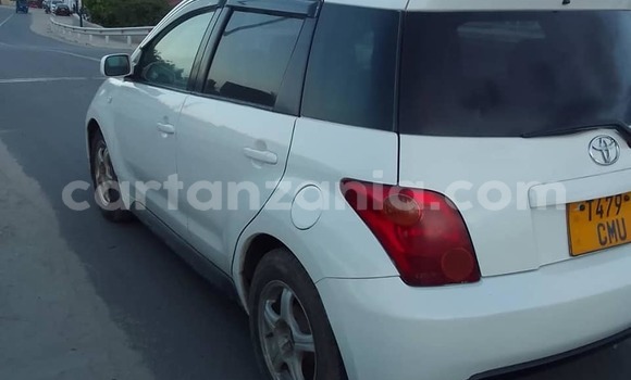 Buy Used Toyota IST White Car in Dodoma in Dodoma