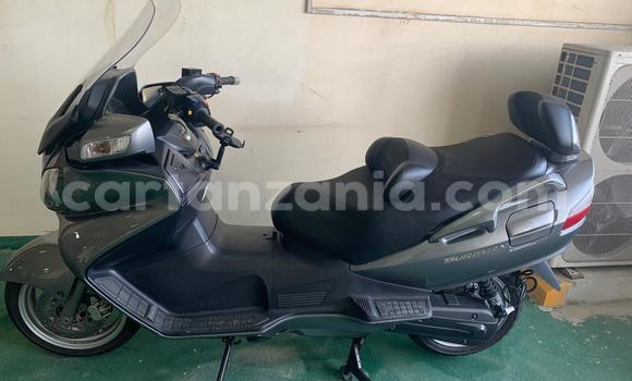 Nunua Ilio tumika Suzuki Boulevard Nyeusi Bike ndani ya Arusha nchini Arusha