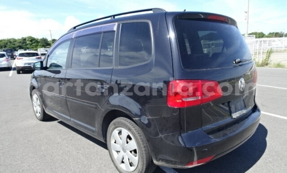 Nunua Imported Volkswagen Touran Nyeusi Gari ndani ya Dar es Salaam nchini Dar es Salaam Nunua Imported Volkswagen Touran Nyeusi Gari ndani ya Dar es Salaam nchini Dar es Salaam
