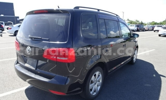 Nunua Imported Volkswagen Touran Nyeusi Gari ndani ya Dar es Salaam nchini Dar es Salaam Nunua Imported Volkswagen Touran Nyeusi Gari ndani ya Dar es Salaam nchini Dar es Salaam