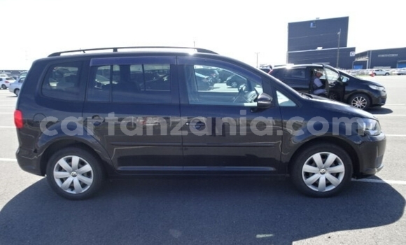 Nunua Imported Volkswagen Touran Nyeusi Gari ndani ya Dar es Salaam nchini Dar es Salaam Nunua Imported Volkswagen Touran Nyeusi Gari ndani ya Dar es Salaam nchini Dar es Salaam