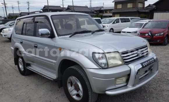 Nunua Imported Toyota Land Cruiser Prado Fedha Gari ndani ya Dar es Salaam nchini Dar es Salaam