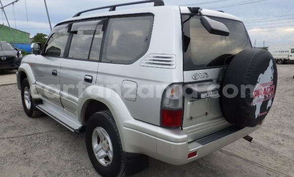 Nunua Imported Toyota Land Cruiser Prado Fedha Gari ndani ya Dar es Salaam nchini Dar es Salaam Nunua Imported Toyota Land Cruiser Prado Fedha Gari ndani ya Dar es Salaam nchini Dar es Salaam