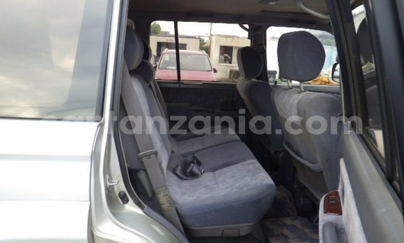 Nunua Imported Toyota Land Cruiser Prado Fedha Gari ndani ya Dar es Salaam nchini Dar es Salaam Nunua Imported Toyota Land Cruiser Prado Fedha Gari ndani ya Dar es Salaam nchini Dar es Salaam