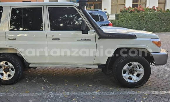 Buy Used Toyota Land Cruiser White Car in Dar es Salaam in Dar es Salaam Buy Used Toyota Land Cruiser White Car in Dar es Salaam in Dar es Salaam