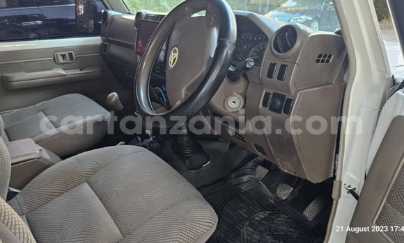 Buy Used Toyota Land Cruiser White Car in Dar es Salaam in Dar es Salaam Buy Used Toyota Land Cruiser White Car in Dar es Salaam in Dar es Salaam