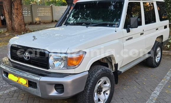 Buy Used Toyota Land Cruiser White Car in Dar es Salaam in Dar es Salaam Buy Used Toyota Land Cruiser White Car in Dar es Salaam in Dar es Salaam