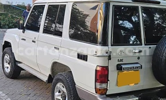 Buy Used Toyota Land Cruiser White Car in Dar es Salaam in Dar es Salaam Buy Used Toyota Land Cruiser White Car in Dar es Salaam in Dar es Salaam