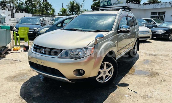 Nunua Mpya Mitsubishi Outlander Brown Gari ndani ya Dar es Salaam nchini Dar es Salaam