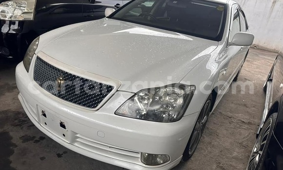 Buy Used Toyota Crown White Car in Dodoma in Dodoma