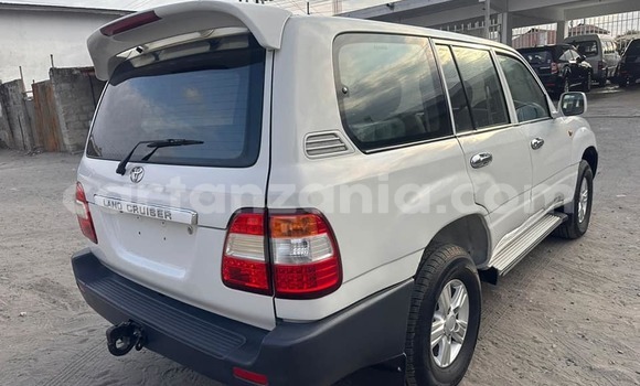 Nunua Ilio tumika Toyota Land Cruiser Nyeupe Gari ndani ya Dodoma nchini Dodoma Nunua Ilio tumika Toyota Land Cruiser Nyeupe Gari ndani ya Dodoma nchini Dodoma