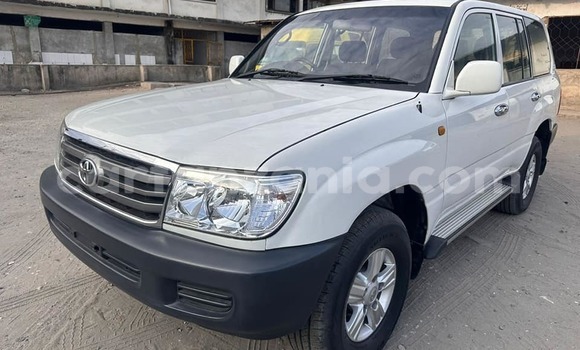 Buy Used Toyota Land Cruiser White Car in Dodoma in Dodoma Buy Used Toyota Land Cruiser White Car in Dodoma in Dodoma