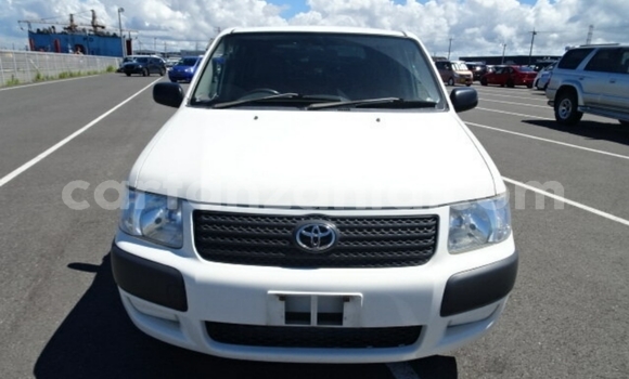 Nunua Imported Toyota Succeed Nyeupe Gari ndani ya Dar es Salaam nchini Dar es Salaam