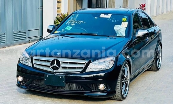 Nunua Imported Mercedes-Benz C-Classe Nyeusi Gari ndani ya Dar es Salaam nchini Dar es Salaam