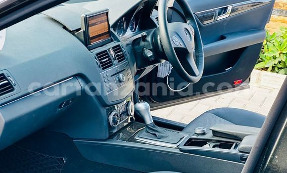 Nunua Imported Mercedes-Benz C-Classe Nyeusi Gari ndani ya Dar es Salaam nchini Dar es Salaam Nunua Imported Mercedes-Benz C-Classe Nyeusi Gari ndani ya Dar es Salaam nchini Dar es Salaam