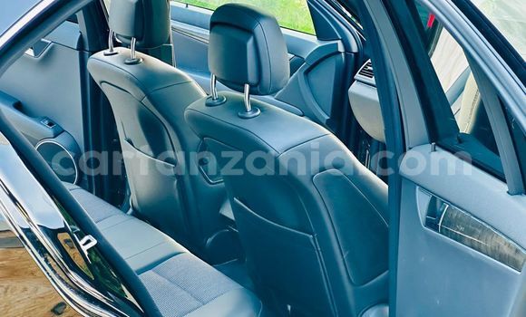 Nunua Imported Mercedes-Benz C-Classe Nyeusi Gari ndani ya Dar es Salaam nchini Dar es Salaam Nunua Imported Mercedes-Benz C-Classe Nyeusi Gari ndani ya Dar es Salaam nchini Dar es Salaam