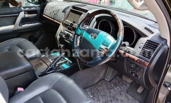 Buy New Toyota Land Cruiser Green Car in Dar es Salaam in Dar es Salaam Buy New Toyota Land Cruiser Green Car in Dar es Salaam in Dar es Salaam