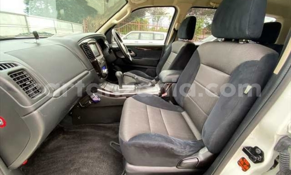 Nunua Imported Ford Escape Nyeupe Gari ndani ya Dar es Salaam nchini Dar es Salaam Nunua Imported Ford Escape Nyeupe Gari ndani ya Dar es Salaam nchini Dar es Salaam
