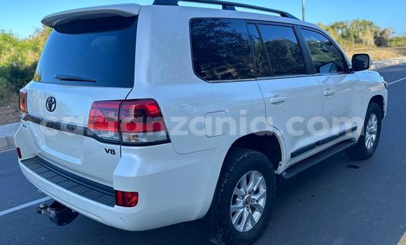 Buy Import Toyota Land Cruiser White Car in Dar es Salaam in Dar es Salaam Buy Import Toyota Land Cruiser White Car in Dar es Salaam in Dar es Salaam