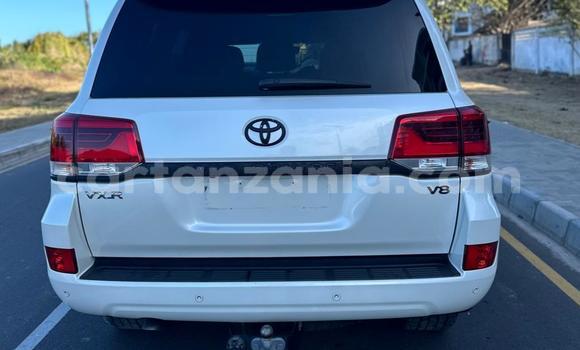 Buy Import Toyota Land Cruiser White Car in Dar es Salaam in Dar es Salaam Buy Import Toyota Land Cruiser White Car in Dar es Salaam in Dar es Salaam